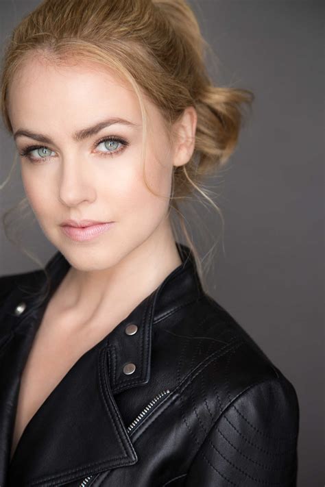 See the Hottest Amanda Schull Sexy Scenes 